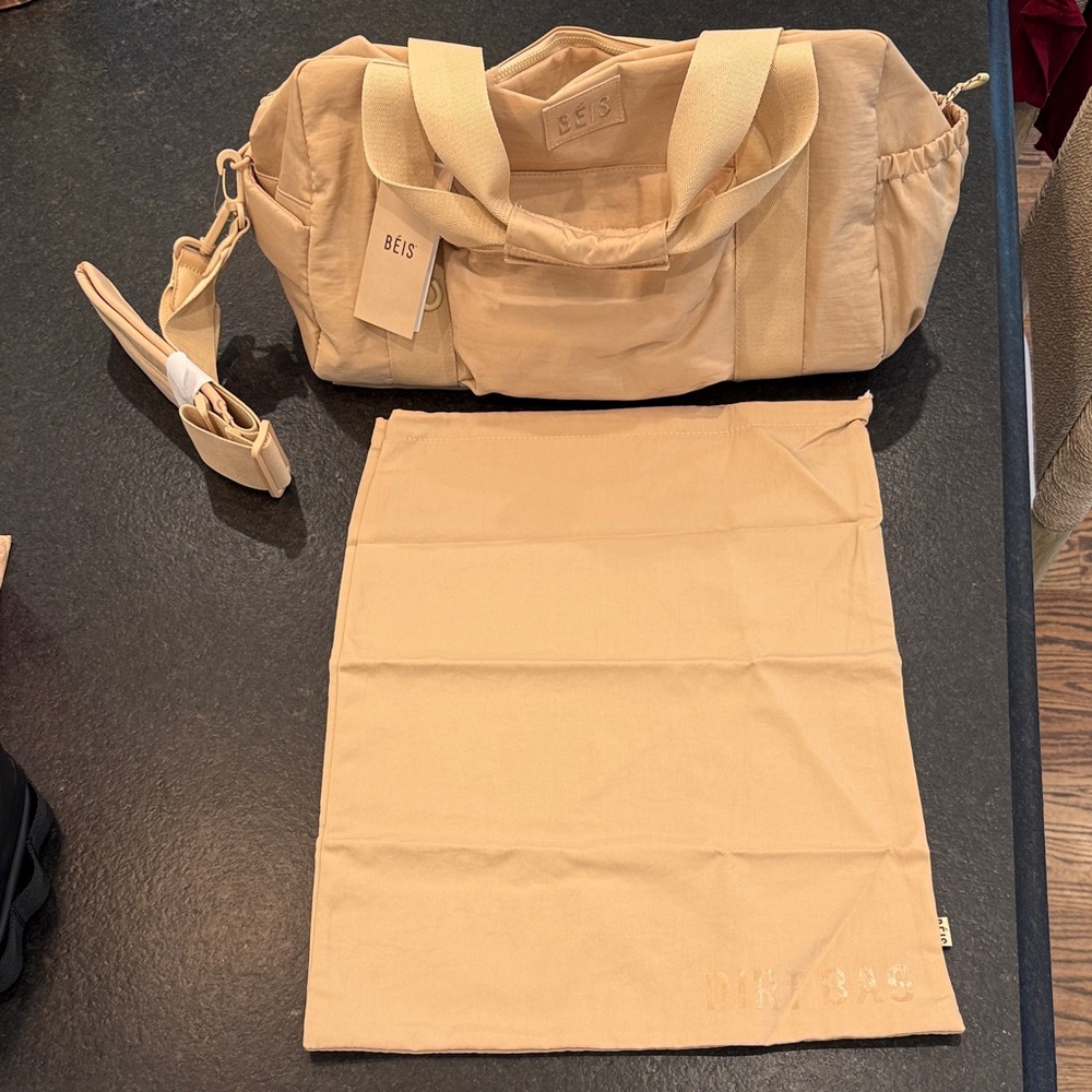 BEIS The Sport Duffle (NRAND NEW WITH TAGS!)